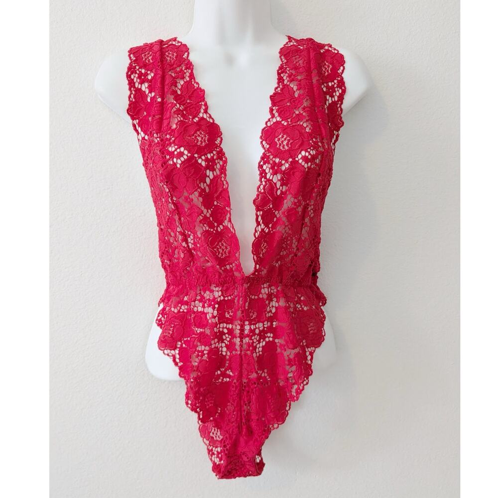 VICTORIAS SECRET Plunge Deep V Sheer Lace Teddy Bodysuit Cross Back‎ Scarlet Red